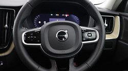 2025 (25) VOLVO XC60 2.0 B5P Plus Dark 5dr AWD Geartronic 5351815
