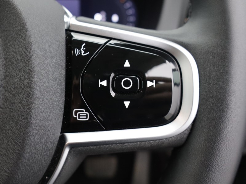 2025 (25) VOLVO XC60 2.0 B5P Plus Dark 5dr AWD Geartronic 5351817