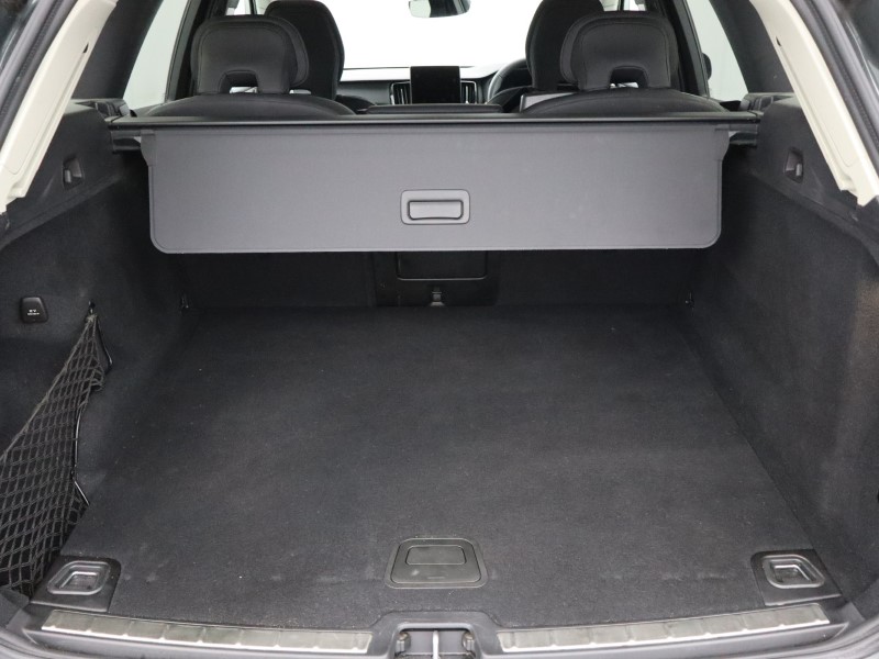 2025 (25) VOLVO XC60 2.0 B5P Plus Dark 5dr AWD Geartronic 5351784