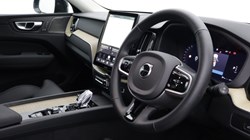2025 (25) VOLVO XC60 2.0 B5P Plus Dark 5dr AWD Geartronic 5351804