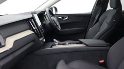 2025 (25) VOLVO XC60 2.0 B5P Plus Dark 5dr AWD Geartronic 5351791