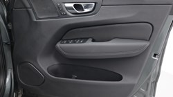 2025 (25) VOLVO XC60 2.0 B5P Plus Dark 5dr AWD Geartronic 5351795