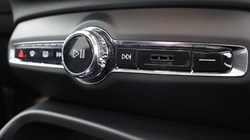 2025 (75) VOLVO XC40 2.0 B4P Ultra Dark 5dr Auto 5396387