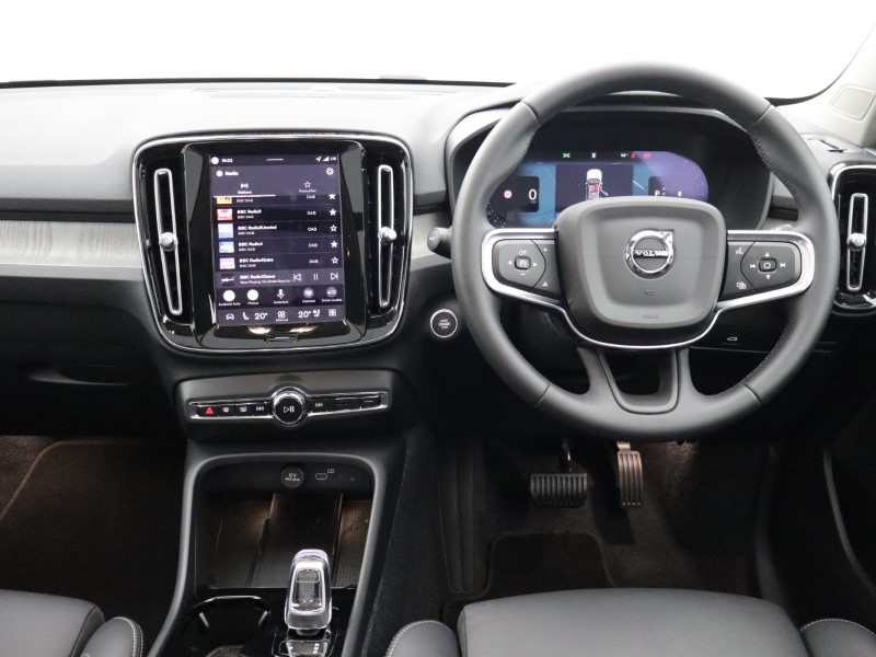 2025 (75) VOLVO XC40 2.0 B4P Ultra Dark 5dr Auto 5396373