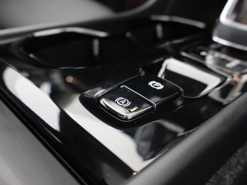 2025 (75) VOLVO XC40 2.0 B4P Ultra Dark 5dr Auto 5396389