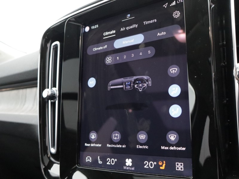 2025 (75) VOLVO XC40 2.0 B4P Ultra Dark 5dr Auto 5396386