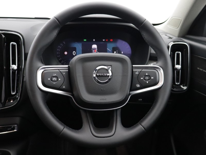 2025 (75) VOLVO XC40 2.0 B4P Ultra Dark 5dr Auto 5396374
