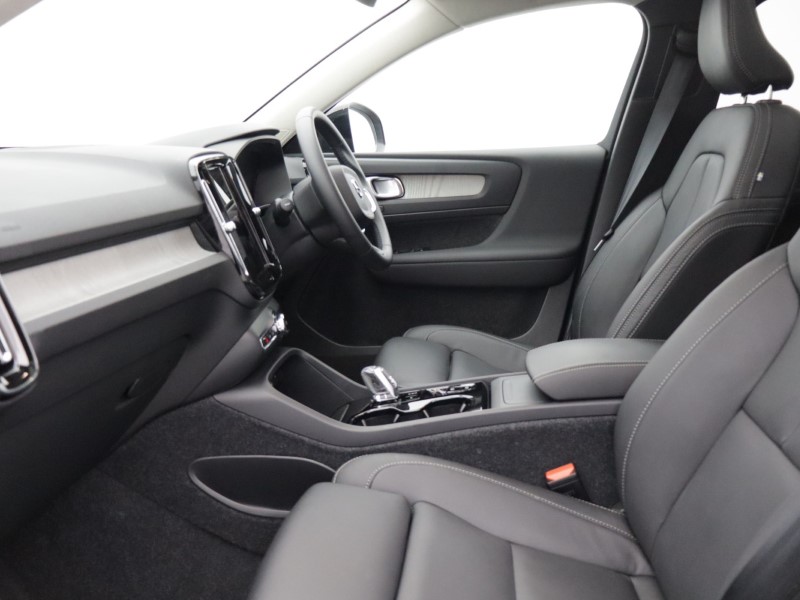 2025 (75) VOLVO XC40 2.0 B4P Ultra Dark 5dr Auto 5396351