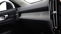 2025 (75) VOLVO XC40 2.0 B4P Ultra Dark 5dr Auto 5396390