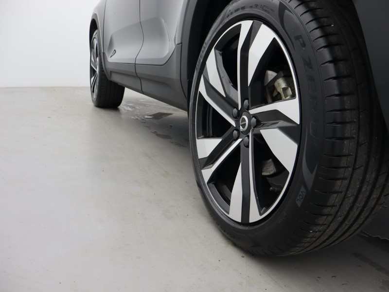 2025 (75) VOLVO XC40 2.0 B4P Ultra Dark 5dr Auto 5396350