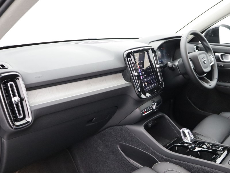 2025 (75) VOLVO XC40 2.0 B4P Ultra Dark 5dr Auto 5396366