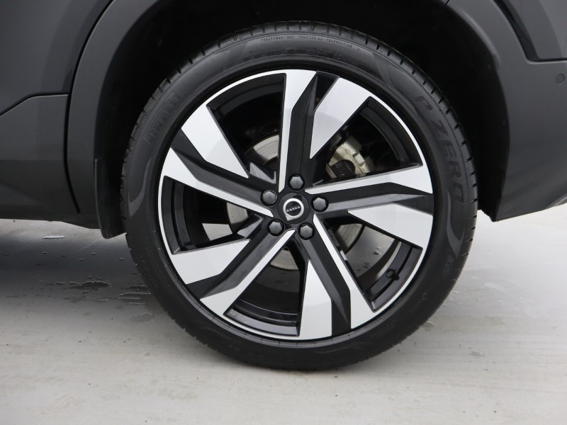 2025 (75) VOLVO XC40 2.0 B4P Ultra Dark 5dr Auto 5396349