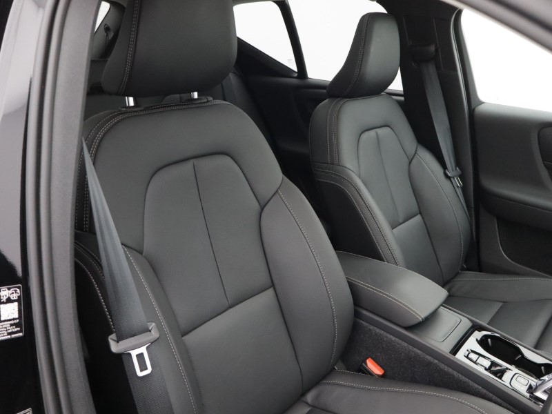2025 (75) VOLVO XC40 2.0 B4P Ultra Dark 5dr Auto 5396362