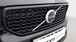 2025 (75) VOLVO XC40 2.0 B4P Ultra Dark 5dr Auto 5396336