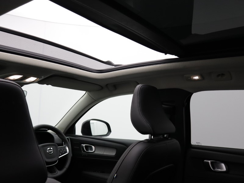 2025 (75) VOLVO XC40 2.0 B4P Ultra Dark 5dr Auto 5396364