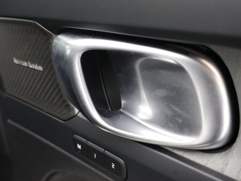 2025 (75) VOLVO XC40 2.0 B4P Ultra Dark 5dr Auto 5396356