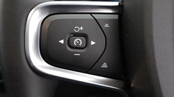 2025 (75) VOLVO XC40 2.0 B4P Ultra Dark 5dr Auto 5396375