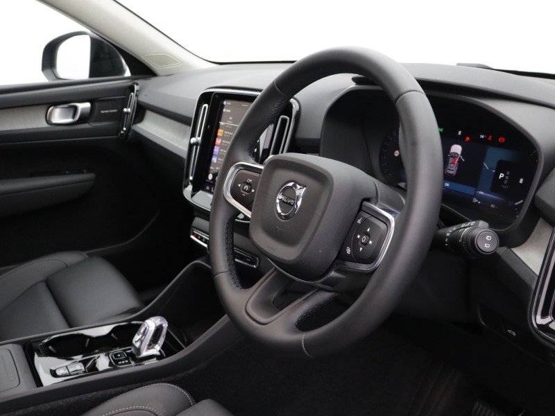 2025 (75) VOLVO XC40 2.0 B4P Ultra Dark 5dr Auto 5396358