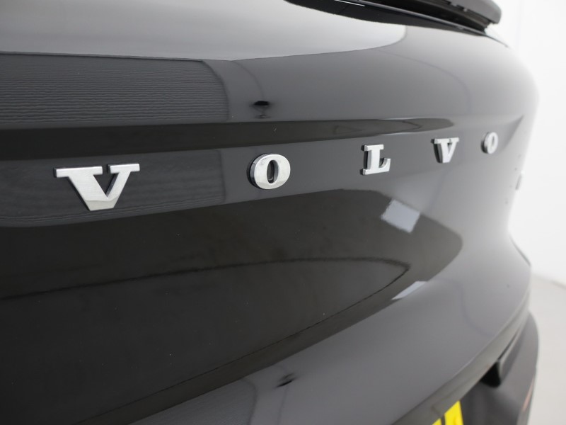 2025 (75) VOLVO XC40 2.0 B4P Ultra Dark 5dr Auto 5396343