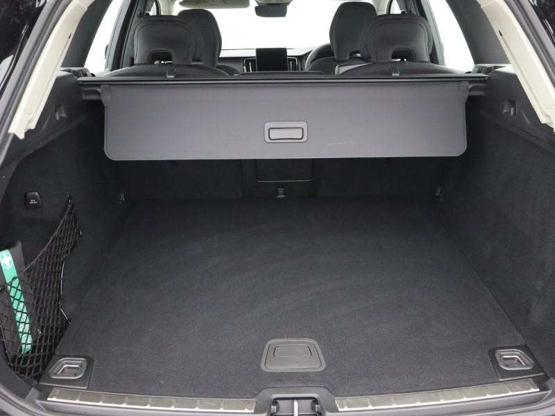 2026 (26) VOLVO XC60 2.0 B5P Plus Dark 5dr AWD Geartronic 5516323