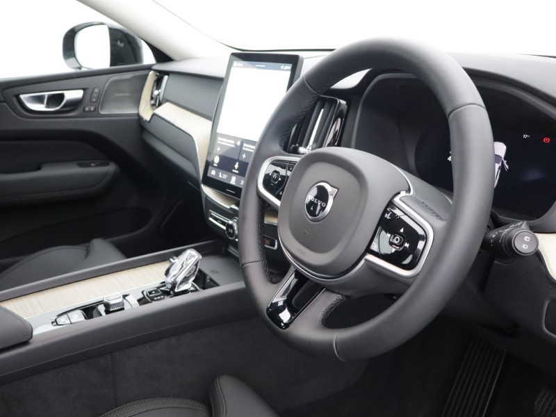 2026 (26) VOLVO XC60 2.0 B5P Plus Dark 5dr AWD Geartronic 5516337