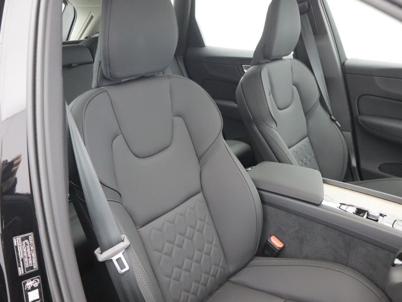 2026 (26) VOLVO XC60 2.0 B5P Plus Dark 5dr AWD Geartronic 5516340