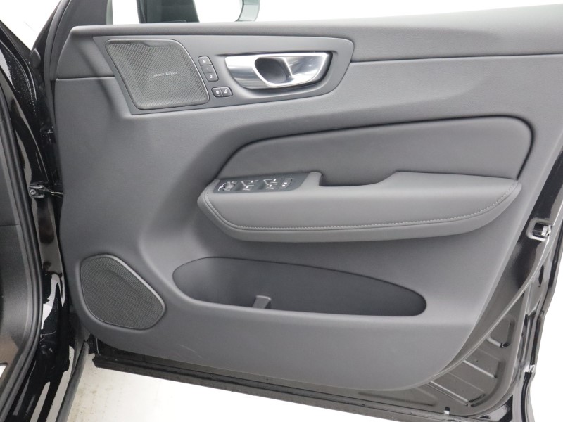 2026 (26) VOLVO XC60 2.0 B5P Plus Dark 5dr AWD Geartronic 5516331
