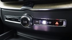 2026 (26) VOLVO XC60 2.0 B5P Plus Dark 5dr AWD Geartronic 5516364