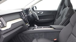 2026 (26) VOLVO XC60 2.0 B5P Plus Dark 5dr AWD Geartronic 5516329