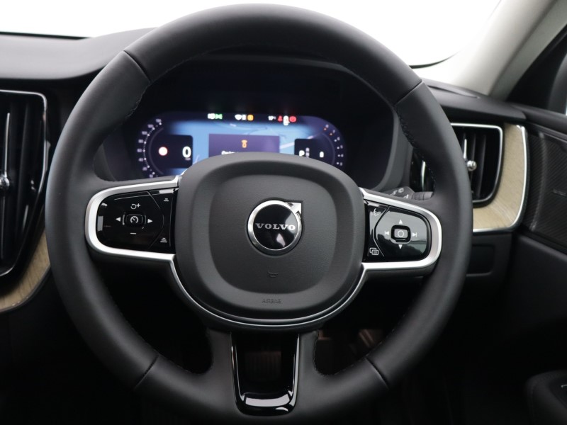 2026 (26) VOLVO XC60 2.0 B5P Plus Dark 5dr AWD Geartronic 5516352