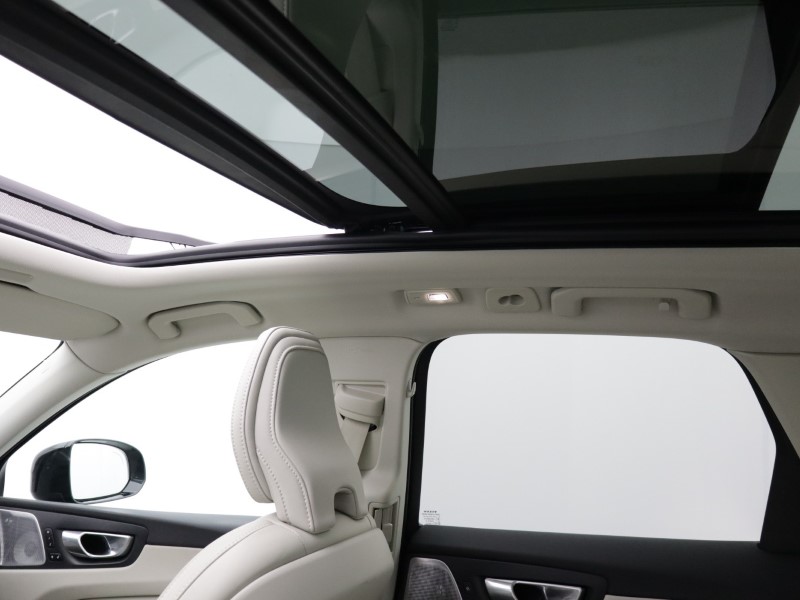 2023 (73) VOLVO XC60 2.0 B5P Ultimate Dark 5dr AWD Geartronic 5403488