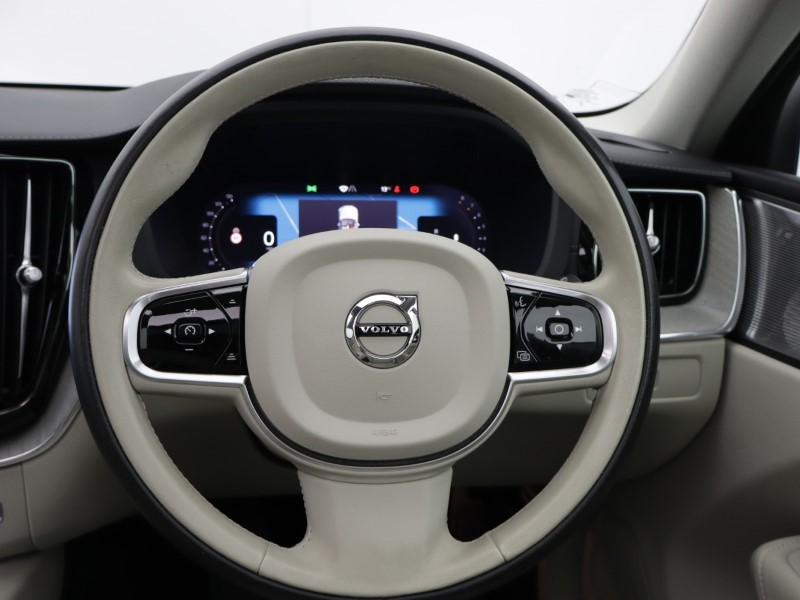 2023 (73) VOLVO XC60 2.0 B5P Ultimate Dark 5dr AWD Geartronic 5403497