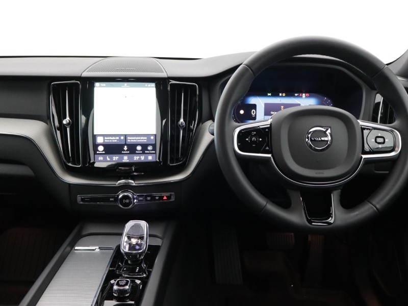 2024 (24) VOLVO XC60 2.0 B5P Plus Dark 5dr AWD Geartronic 5410340