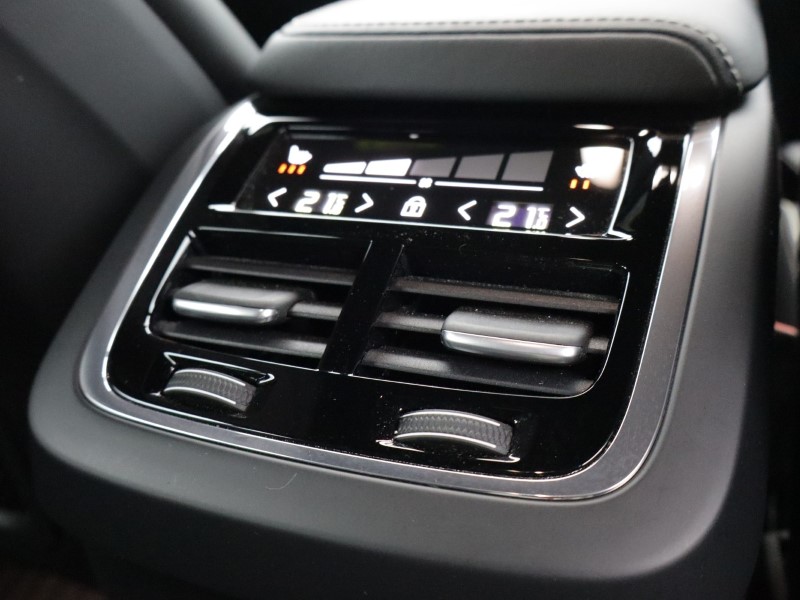 2024 (24) VOLVO XC60 2.0 B5P Plus Dark 5dr AWD Geartronic 5410338