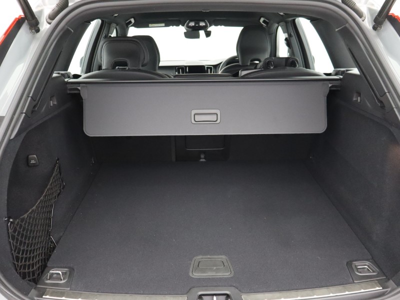 2024 (24) VOLVO XC60 2.0 B5P Plus Dark 5dr AWD Geartronic 5410311