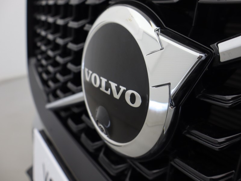 2024 (24) VOLVO XC60 2.0 B5P Plus Dark 5dr AWD Geartronic 5410305