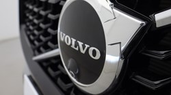 2024 (24) VOLVO XC60 2.0 B5P Plus Dark 5dr AWD Geartronic 5410305