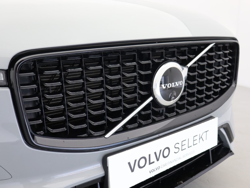 2024 (24) VOLVO XC60 2.0 B5P Plus Dark 5dr AWD Geartronic 5410303
