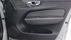 2024 (24) VOLVO XC60 2.0 B5P Plus Dark 5dr AWD Geartronic 5410321