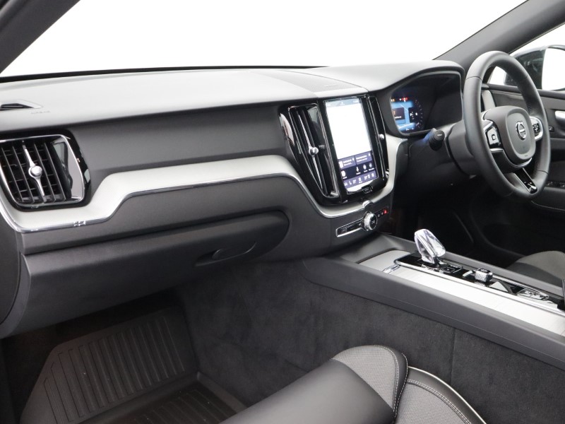 2024 (24) VOLVO XC60 2.0 B5P Plus Dark 5dr AWD Geartronic 5410332