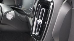 2020 (20) VOLVO XC40 1.5 T5 Recharge PHEV R DESIGN Pro 5dr Auto 5424878
