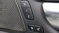 2025 (25) VOLVO XC60 2.0 B5P Plus Dark 5dr AWD Geartronic 5406030
