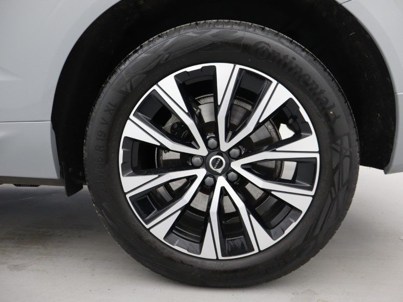 2025 (25) VOLVO XC60 2.0 B5P Plus Dark 5dr AWD Geartronic 5406021