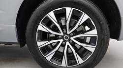 2025 (25) VOLVO XC60 2.0 B5P Plus Dark 5dr AWD Geartronic 5406021