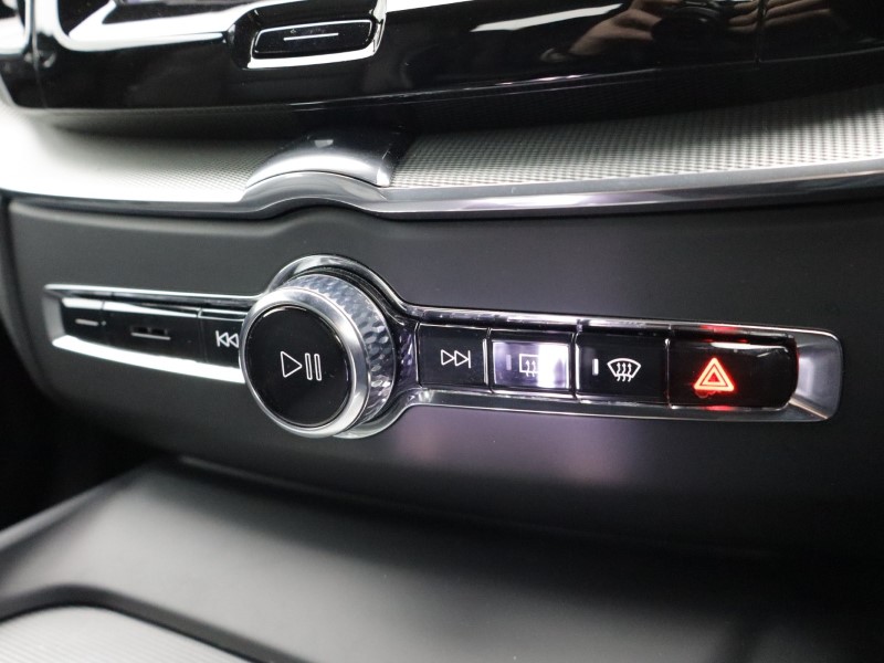 2025 (25) VOLVO XC60 2.0 B5P Plus Dark 5dr AWD Geartronic 5406058