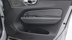 2025 (25) VOLVO XC60 2.0 B5P Plus Dark 5dr AWD Geartronic 5406026