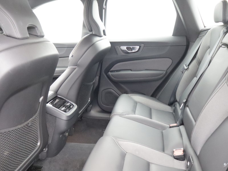 2025 (25) VOLVO XC60 2.0 B5P Plus Dark 5dr AWD Geartronic 5406025