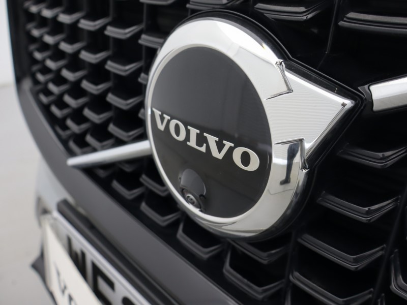 2025 (25) VOLVO XC60 2.0 B5P Plus Dark 5dr AWD Geartronic 5406010