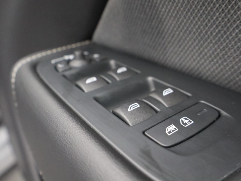 2025 (25) VOLVO XC60 2.0 B5P Plus Dark 5dr AWD Geartronic 5406028