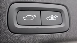 2025 (25) VOLVO XC60 2.0 B5P Plus Dark 5dr AWD Geartronic 5406018